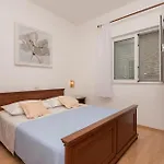 Three-bedroom In アパート